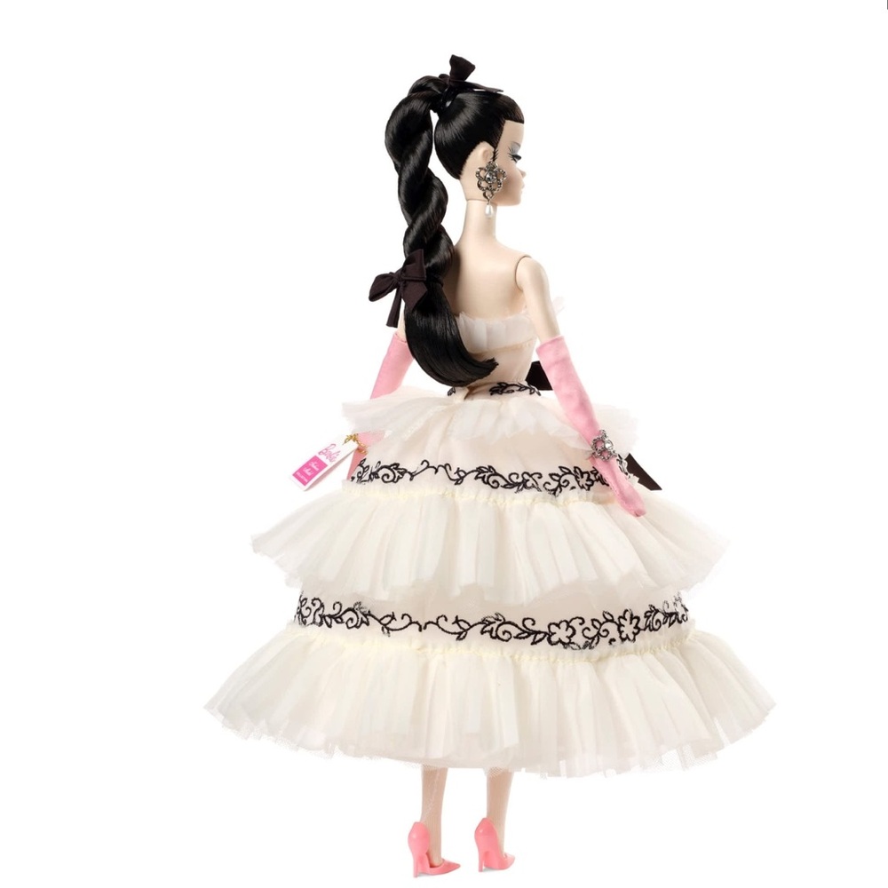 Barbie 2025 Members Only Club BFMC SILKSTONE 4 Gilded Glamour Doll JBH66 NRFB - Picture 2 of 10